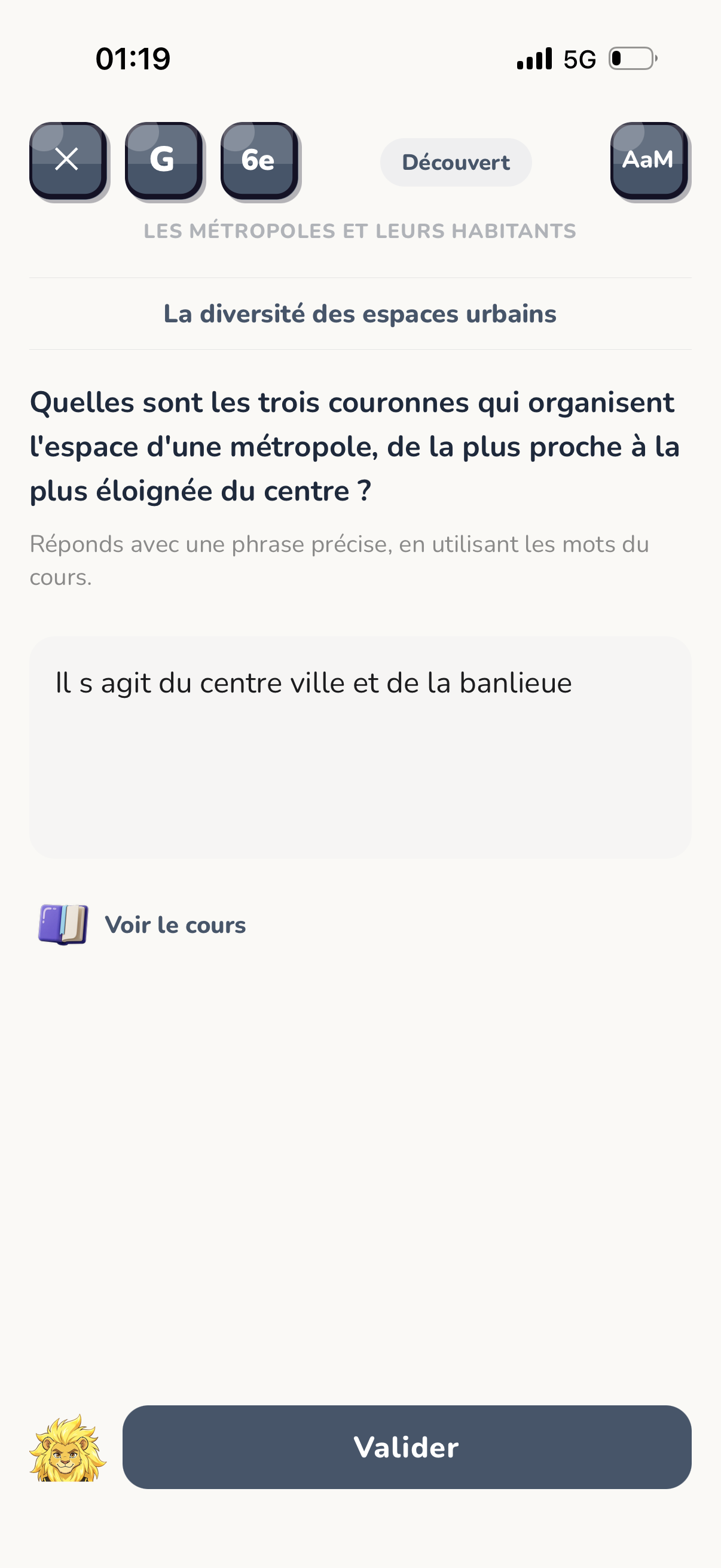Une question de géographie et la réponse écrite par l'enfant.